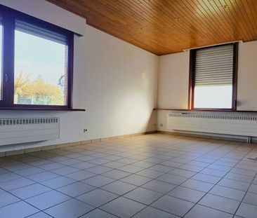 Woning met 2 slaapkamers, garage en mooie tuin - Foto 4