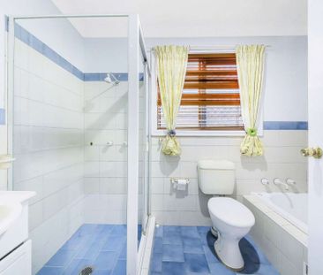 Spacious Brick Villa in a Peaceful Complex - Photo 6