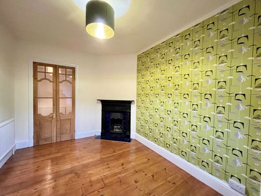 Farnborough Road, Farnham, GU9 - Photo 1