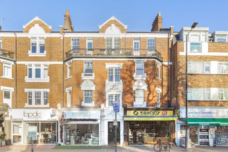 2 bedroom flat in Fulham Palace Road - Photo 3