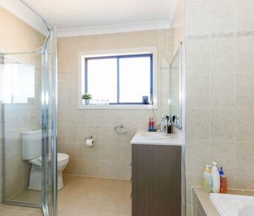 Four Bedroom Modern Home - Photo 6