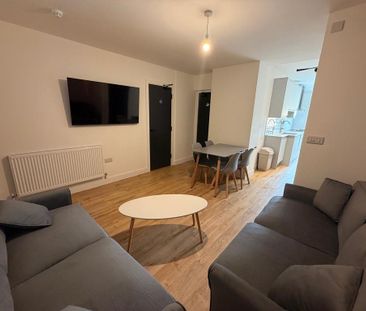 1 bedroom in a house share to rent - Photo 2