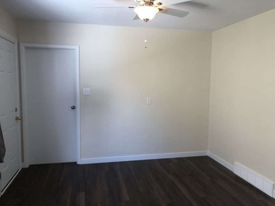 Small Pet Friendly, 2 Bedroom Duplex - Photo 1