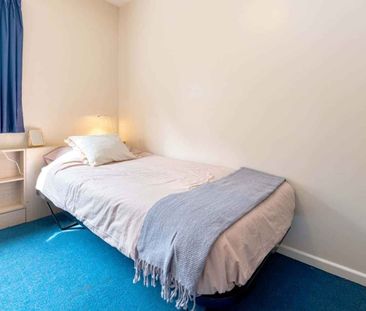 Single Ensuite Room - Photo 6