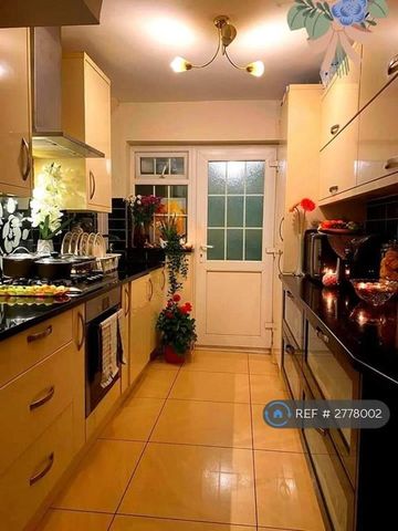 3 bedroom semi-detached house to rent - Photo 4
