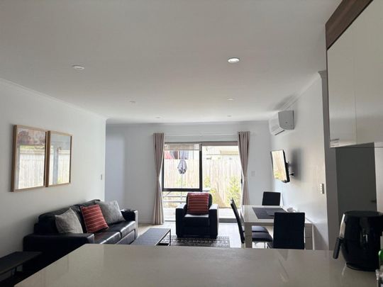 Highlight on Hibiscus - Photo 1