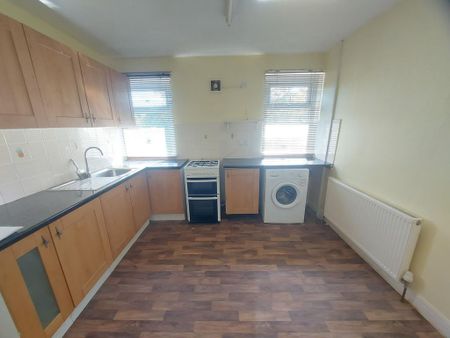 2 bedroom semi-detached bungalow to rent - Photo 4
