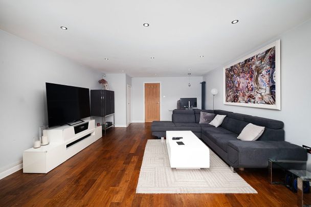 2 Bed Terraced House, Cobham, NW9 - Photo 1