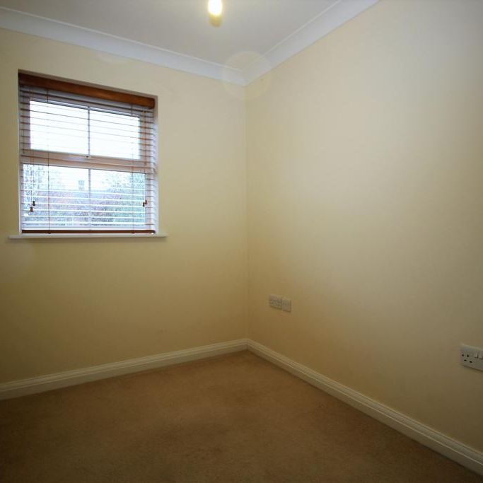 4 bedroom end of terrace house to rent - Photo 1