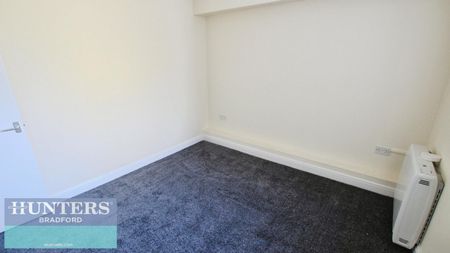 1 bedroom Flat To Let - Photo 2