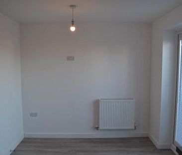 3 bedroom terraced house to rent - Photo 6