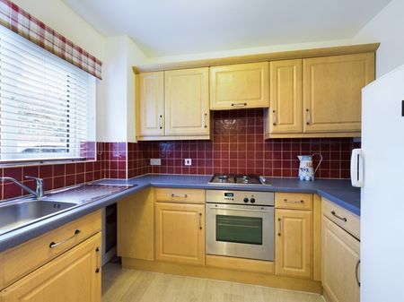 Court View, Stonehouse, Gloucestershire, GL10 - Photo 4