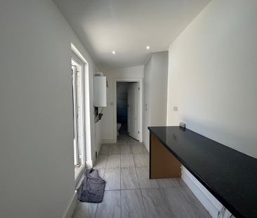 4 bedroom terraced house to rent - Photo 6
