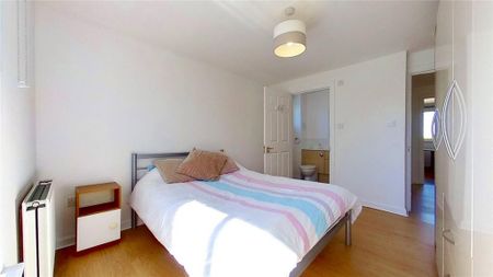 3 bedroom flat to rent - Photo 5