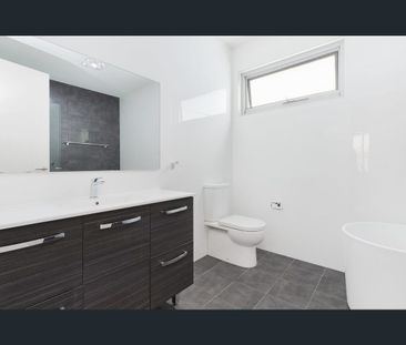 Spacious architecturally designed 2 level home, perfect for a large... - Photo 5