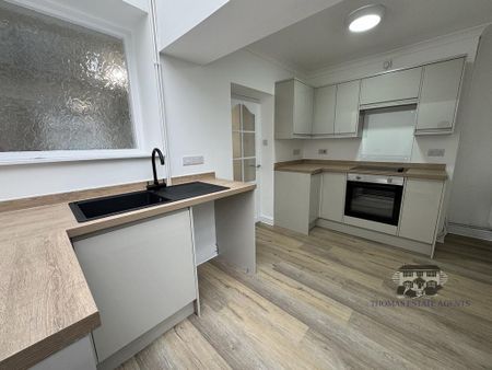 3 bedroom terraced house to rent - Photo 5