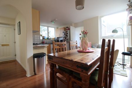 4 Bed End Terrace, Lammermoor Road, SW12 - Photo 2