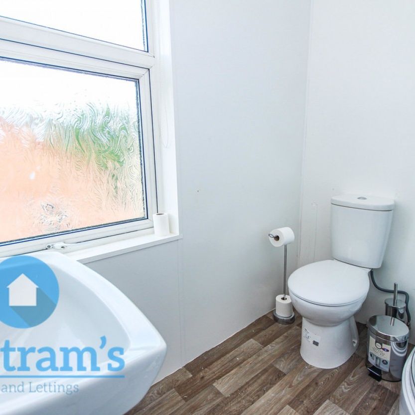 5 bed Apartment for Rent - Photo 1