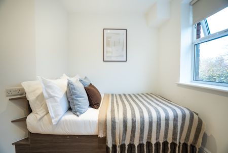Apt 17, Portland Place - Photo 2