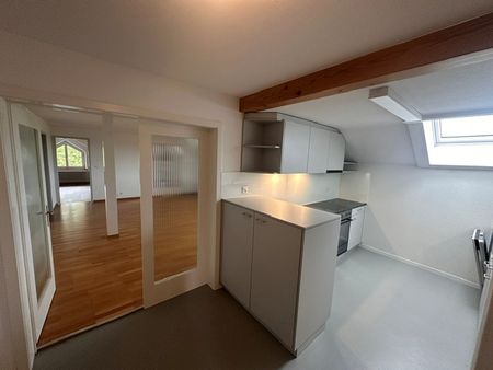 Charmante 5-Zimmer-Dachwohnung in Hausen am Albis - Photo 3