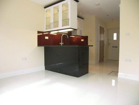 2 bedroom semi-detached house to rent - Photo 5