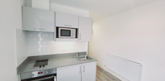 Studio to rent - Photo 2