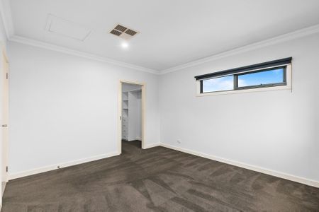 Spacious Home - Great Location! - Photo 4