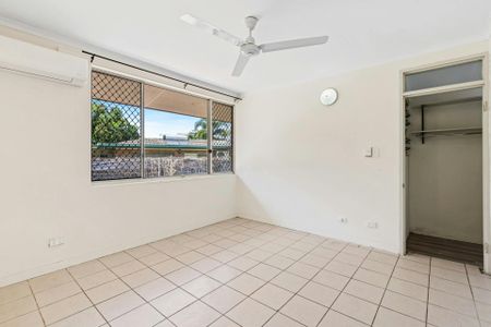 SPACIOUS HOME WITH POOL - Photo 5