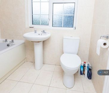 5 bedroom detached house to rent - Photo 6