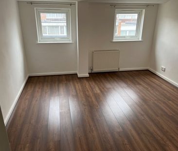 4 Bed Terraced House, Bracknell Close, N22 - Photo 3