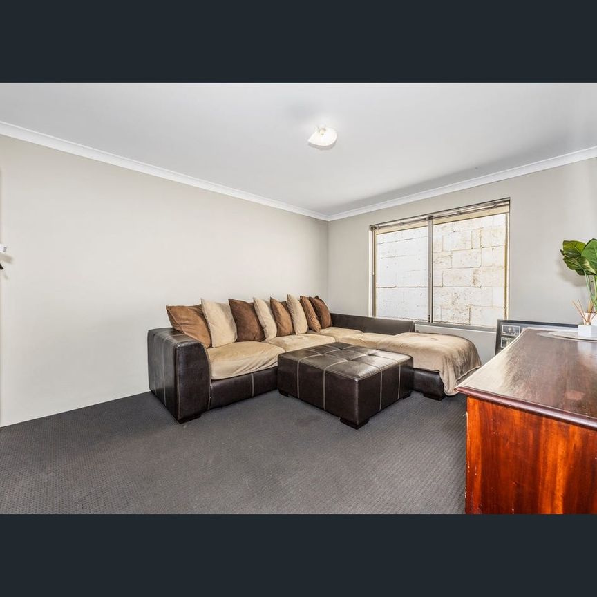 LARGE EASY CARE FAMILY HOME - Photo 1