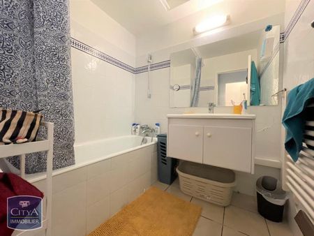 Location Appartement 2 pièces 42m² LES ANGLES 30133 - Photo 2