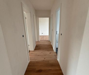 Komplett sanierte 4 Zimmer Wohnung, ruhige Lage, Balkon, Küche - Foto 1