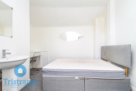 4 bed Mid Terraced House for Rent - Photo 4
