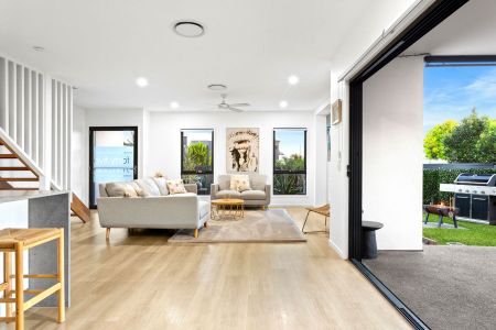 Luxury 6 Bedroom Home with Pool - Rent to increase to $1,100.00 per week 1/7/2026 - Photo 5