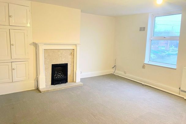 Churchgate - Photo 1