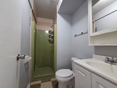 For Lease - 81 Craig Henry Drive Unit# B, South of Baseline to Knoxdale, Ontario - Photo 4