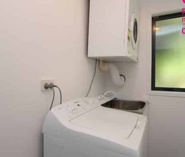 Spacious 5-Bedroom Home Close to Uni & City - Photo 4