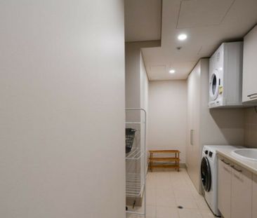 MODERN LIVING IN A CONVENIENT MANDURAH LOCATION - Photo 3