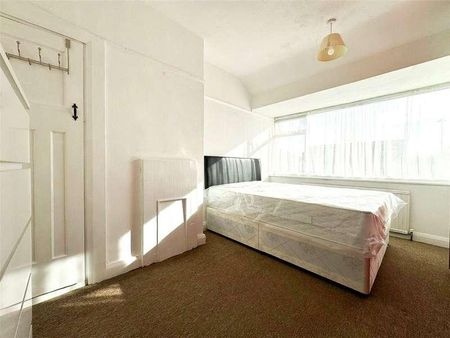 Hiliary Gardens, Stanmore, Middlesex, HA7 - Photo 3