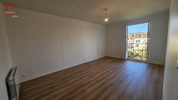 Location Appartement 2 pièces 41m² FONTAINEBLEAU 77300 - Photo 1