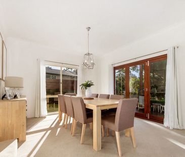 Spacious 5 Bedroom Family Home in Sought-After Robina Location - Photo 4