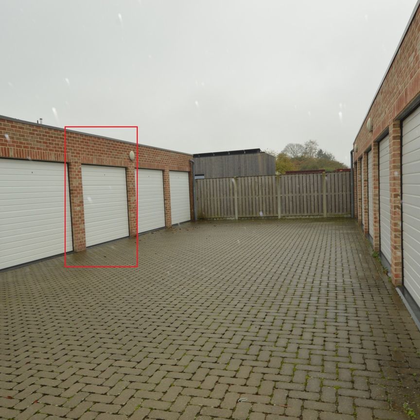 (IN OPTIE) Lichtrijk 2 slpk. app. met een bruto opp. van 100m² te Oevel - Photo 1