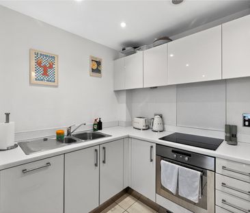 Battersea Park Road, London, SW8 4DA - Photo 6