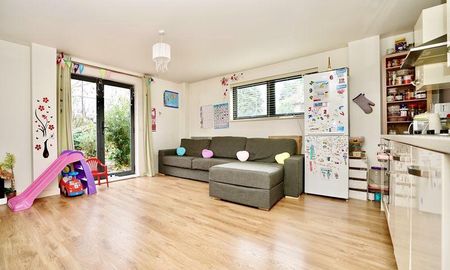 2 bedroom ground floor maisonette to rent - Photo 2