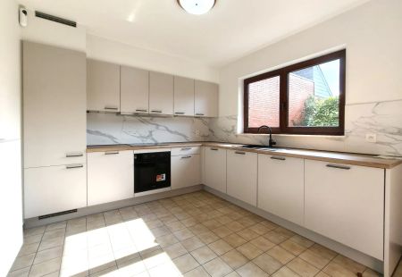 MOOIE WONING MET GARAGE EN TUINTJE - Photo 3