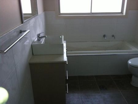 GREAT LOCATION! - Photo 4