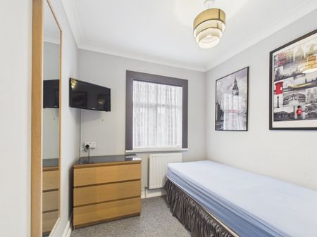 Burns Avenue, Feltham,TW14 - Photo 3