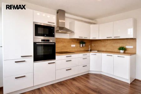 Dlouhodobý pronájem moderního 3+1 s balkónem, Frýdlantská , Praha 8 - Photo 5