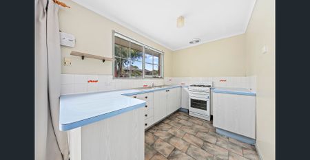 Spacious 3-Bedroom Home in Prime Central Rowville Location - Photo 3